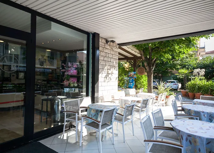 Barbiani فندق ريميني